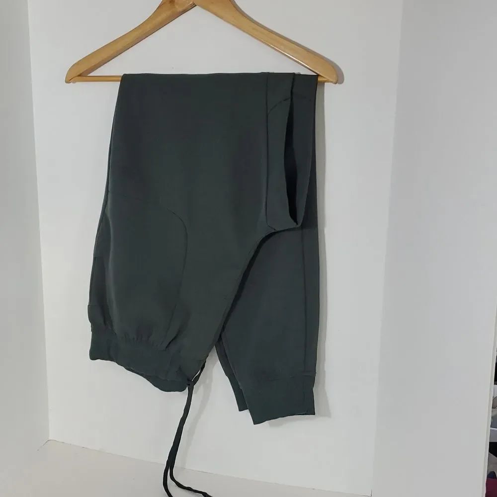 Legends Army Green Jogger Pants Men's Size Large